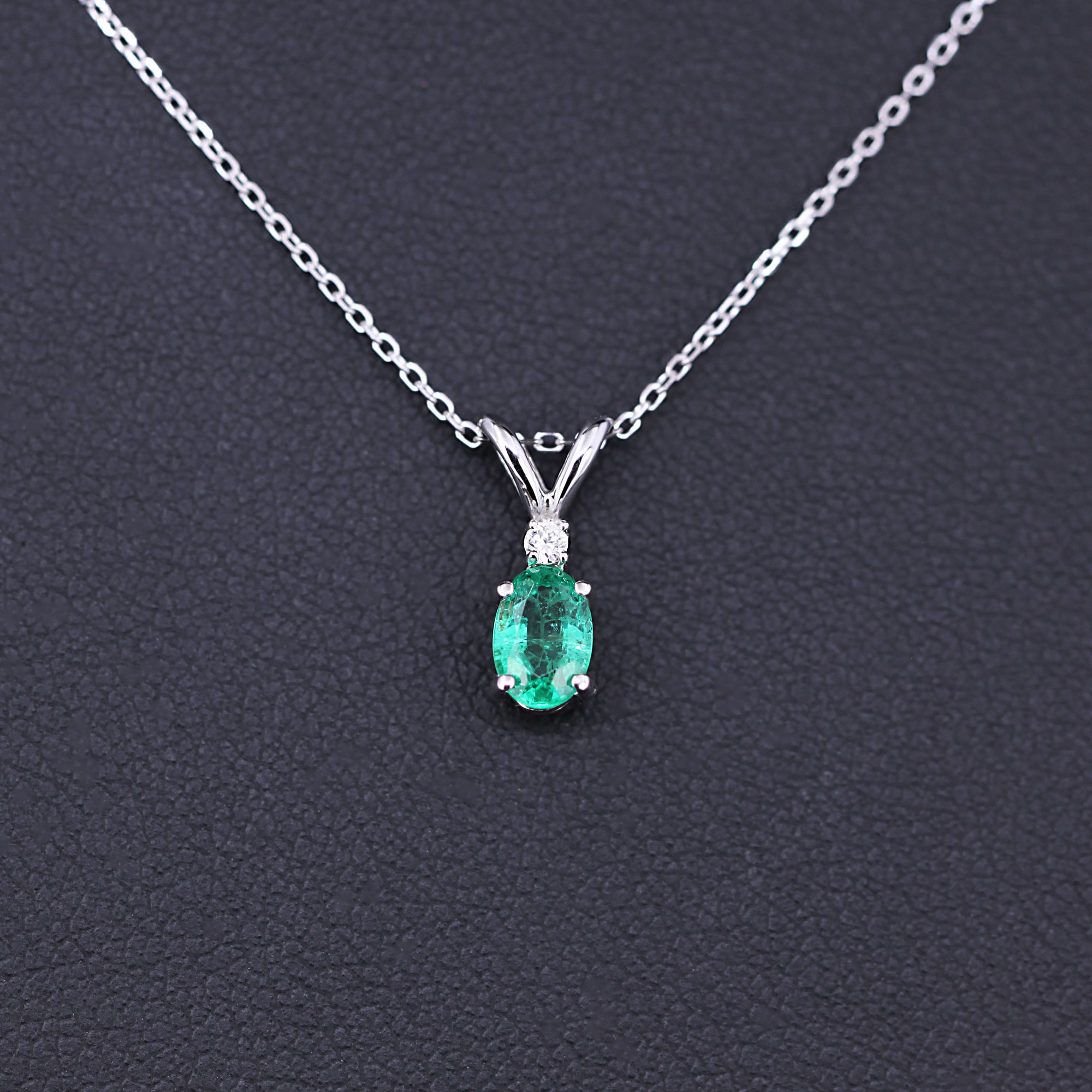 Buy Dazzling Floral Diamond & Green Gemstones Necklace Set Online | ORRA